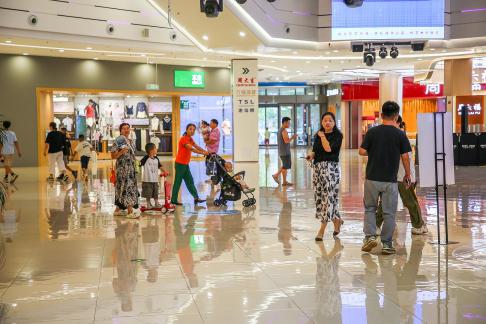 Shopping malls in big cities 1