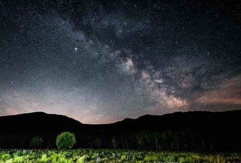 Brilliant Milky Way onthe Grassland
