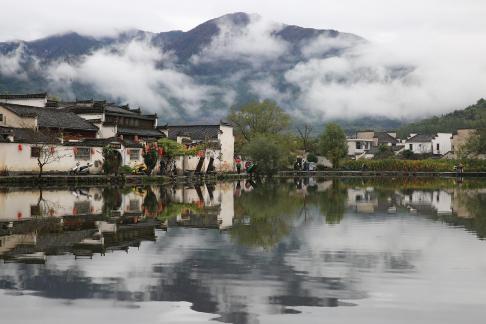 Cloudy and Misty Meihong Village