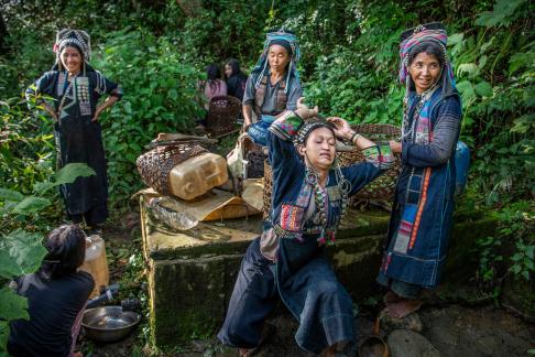 Laotian Women11