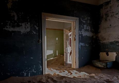 Kolmanskop blue room with sink