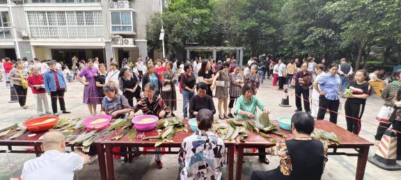 Zongzi making competition 11