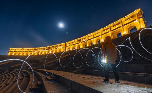 Lingt Poetry in the Moonlit Night