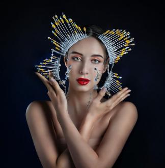 Lady in gold and silver colors