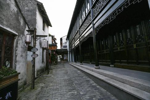 The alley stretches leisurely 5