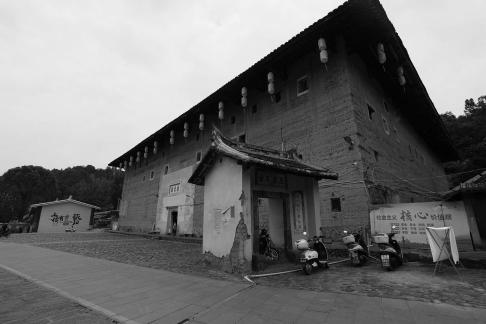 Between the surrounding areas 1