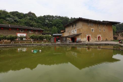 Lakeside households 3