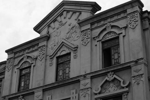 Gray toned floating growth 7