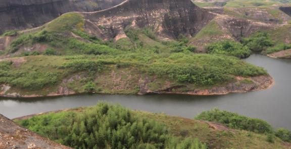 Between mountains and rivers 1