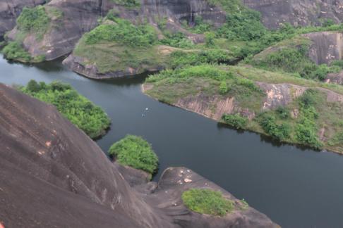 Between mountains and rivers 4