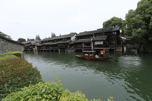 Singing on the green waves 25