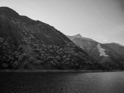 Mountains and waters intertwine 24