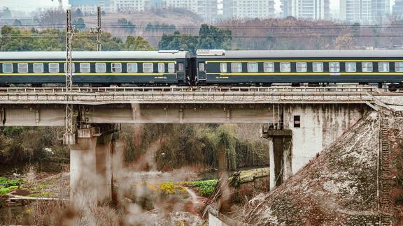 green skinned train 23