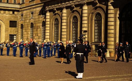 king of sweden go out of the palace