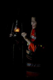 Oil lamp girl