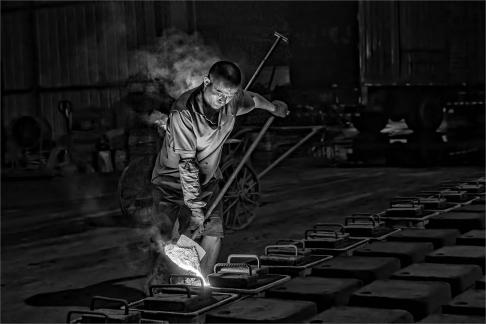 Molding Worker 02 BW