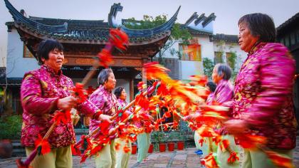 Jiangnan flower stick dance