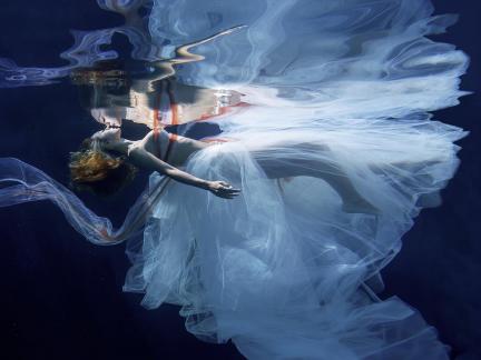 Underwater angel kiss