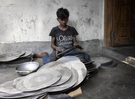 Aluminum factory workers in Dhaka 1