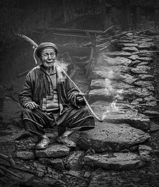 An old smoking man