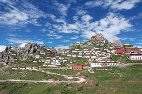 Colorful settlement 12