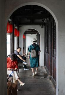 Time under the eaves 1