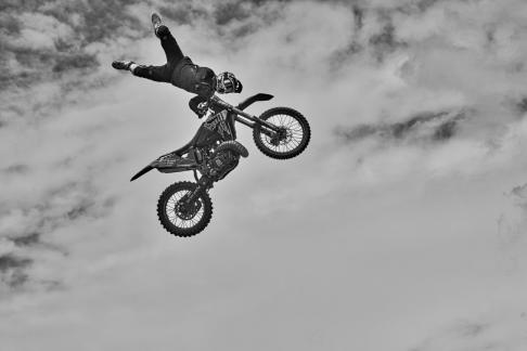 Airbourne Motorbatics