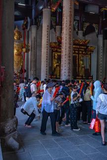 pray to deity for blessing