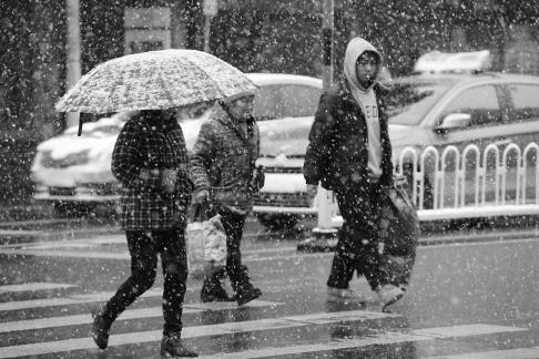 Snowflakes Dancing in the World 11