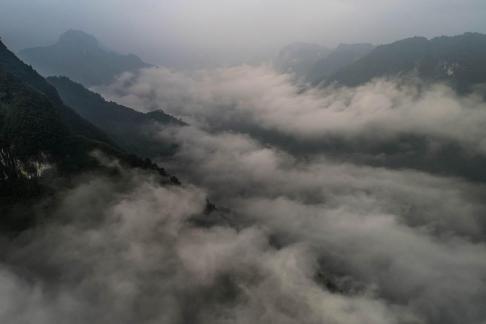 Between Yunshan Mountains 14