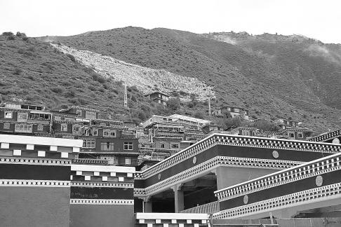 Houses on the mountain ridge 13