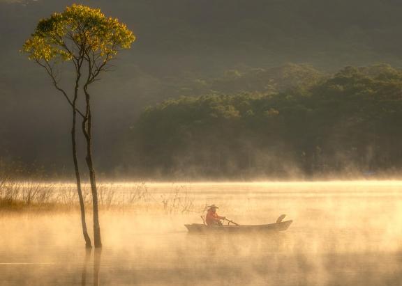 Vietnam Misty Lake 05