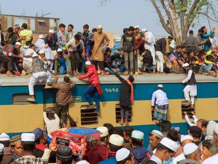 Climbing train at Tongi