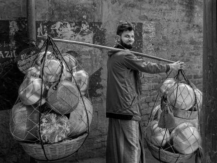 Basin peddler