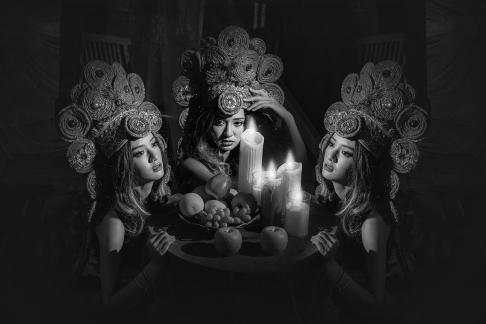 The triplet queen