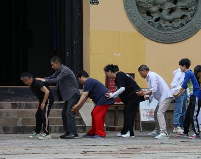 Traveling together in groups 9