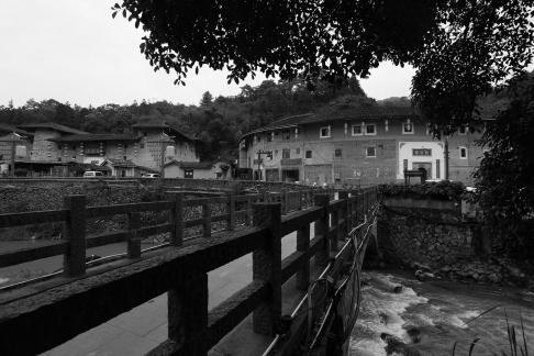 Round house and deep courtyard 8