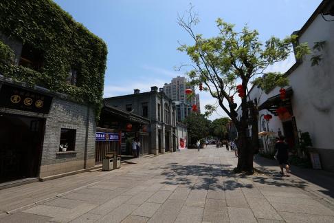 Ancient and Modern Lane 3
