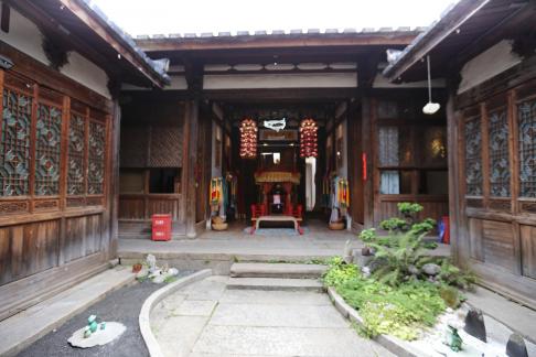 Three Lanes and Seven Alleys 18