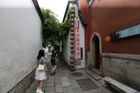 Three Lanes and Seven Alleys 12