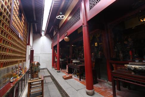 Three Lanes and Seven Alleys 16