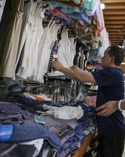 Floating light in the marketplace 8