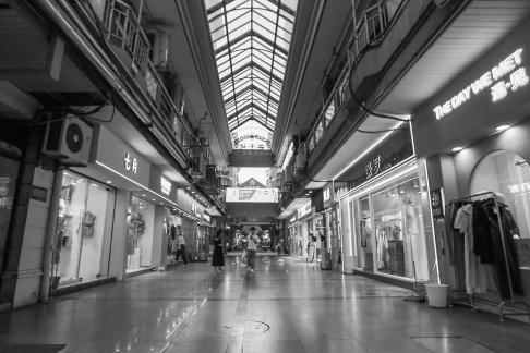 Floating light in the marketplace12