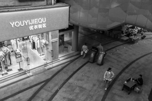 Floating light in the marketplace15