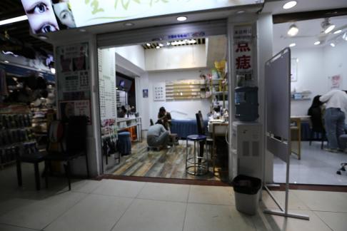 Floating light in the marketplace 4