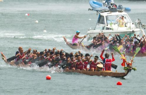 Dragon boat racing