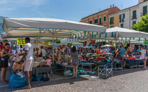 OUTDOOR MARKET IN SULMONA