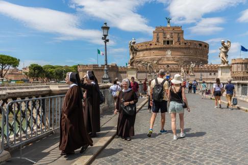 NUNS IN ROME