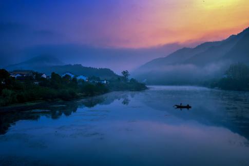 Taohua Pand in the Mist