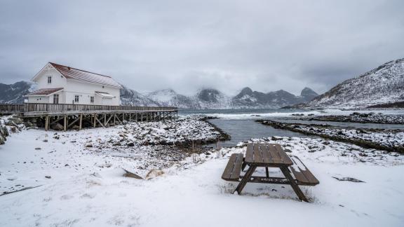 Senjahopen picnic table